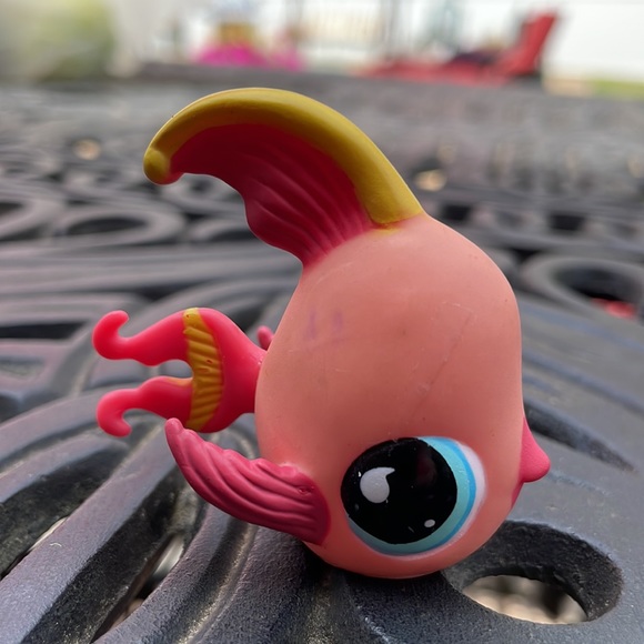 Littlest Pet Shop LPS Pink Angel Fish #644 Hasbro - Picture 3 of 8